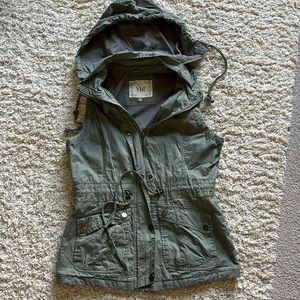 Khaki green cargo vest w/detachable hood